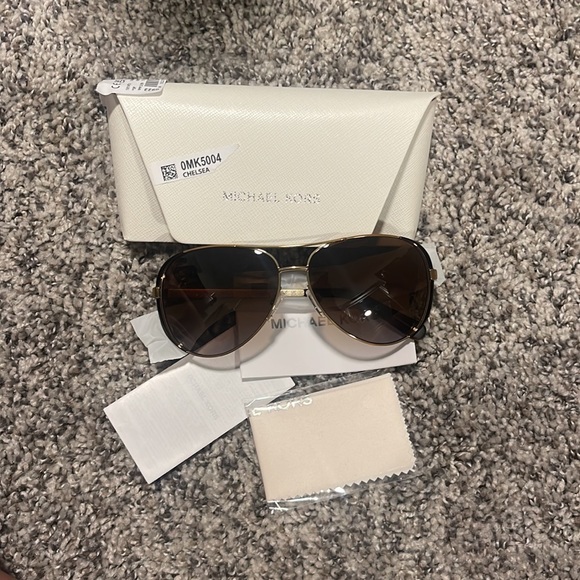MICHAEL KORS
MK5004 Chelsea

POLARIZED main image 6